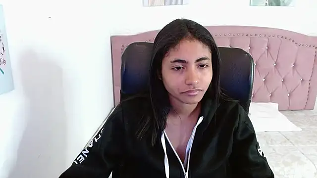 Snapshot of shaneelle chatting on October 1, 3:22 am shaneelle online show from October 1, 3:22 am