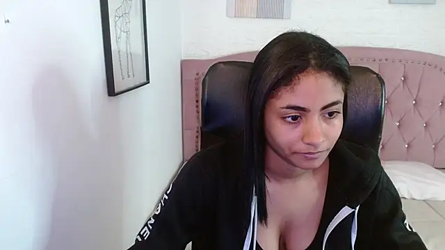 Snapshot of shaneelle chatting on October 23, 3:23 am shaneelle online show from October 23, 3:23 am