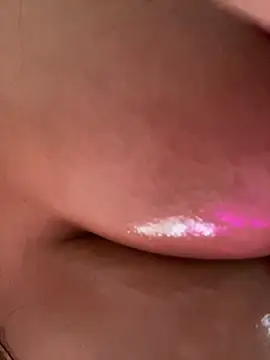 izanmiller2001 online show from December 17, 8:13 pm