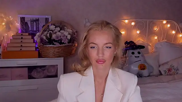 aestetick online show from October 20, 5:05 pm