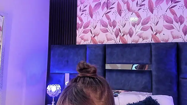 AmmyJones  online show from September 8, 7:35 pm