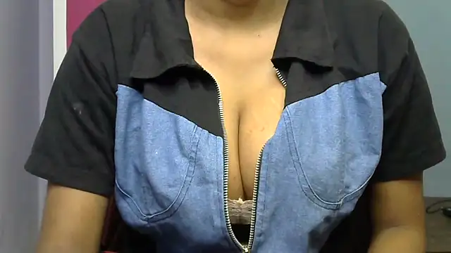 Snapshot of shrishtiGill chatting on October 26, 8:43 am shrishtiGill online show from October 26, 8:43 am