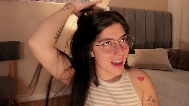 dakotaa   online show from November 20, 9:27 pm