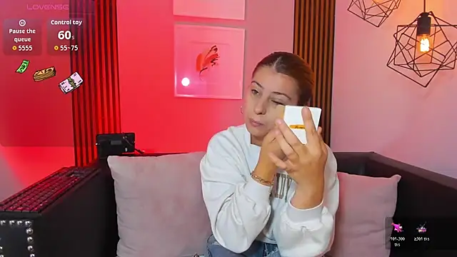 Nahiajhonson  online show from March 27, 1:12 pm