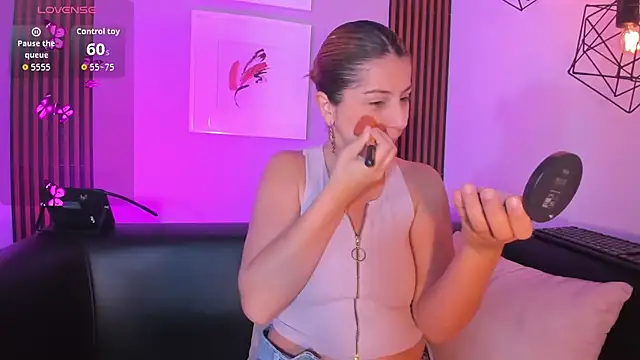 Nahiajhonson  online show from December 15, 1:38 pm