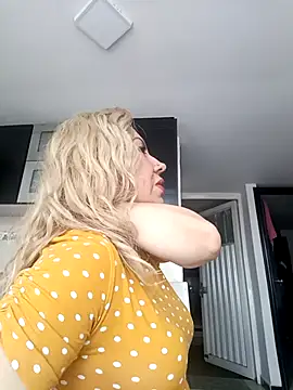 Snapshot of coral_smitth chatting on September 22, 6:28 pm coral smitth online show from September 22, 6:28 pm