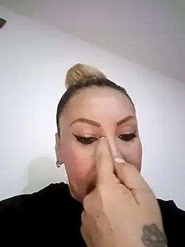 Snapshot of coral_smitth chatting on October 19, 8:33 pm coral smitth online show from October 19, 8:33 pm