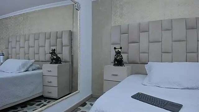 Snapshot of EmmaTorres_ chatting on October 31, 7:51 pm EmmaTorres online show from October 31, 7:51 pm