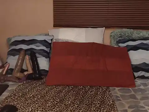 Snapshot of LONGBLKCLIT36 chatting on October 24, 2:51 am LONGBLKCLIT36 online show from October 24, 2:51 am