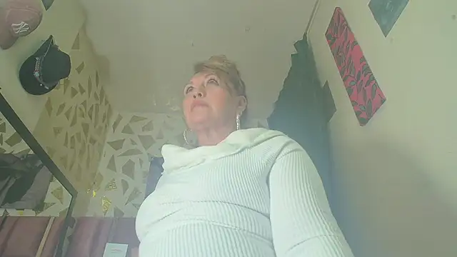 Snapshot of Kazsandraa chatting on September 28, 5:25 am Kazsandraa online show from September 28, 5:25 am