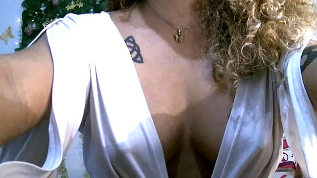 Crysrus online show from February 23, 7:57 pm