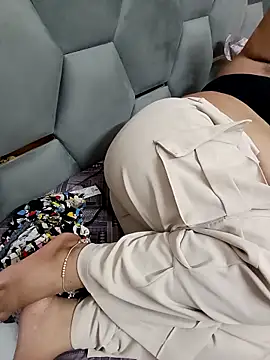 Snapshot of HEENA_022 chatting on September 11, 3:34 pm HEENA 022 online show from September 11, 3:34 pm