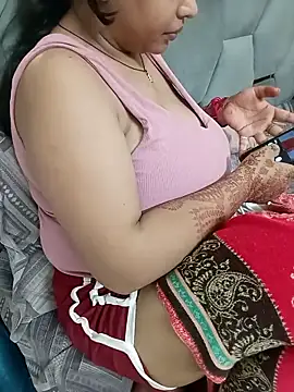 Snapshot of HEENA_022 chatting on October 18, 8:06 am HEENA 022 online show from October 18, 8:06 am