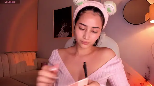 lara madisson online show from June 9, 8:03 am