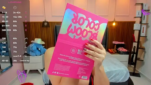 Snapshot of MEYLAGIA chatting on October 6, 3:23 am MEYLAGIA online show from October 6, 3:23 am