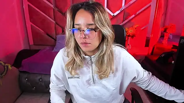 Snapshot of Olivia_Fox69 chatting on September 16, 3:14 am Olivia Fox69 online show from September 16, 3:14 am