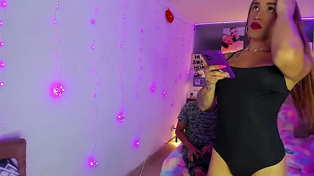 parejacaliente20154 online show from March 5, 3:02 am