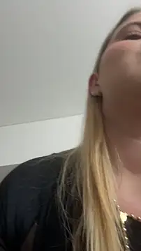 EmiilyAdams  online show from March 7, 10:39 pm