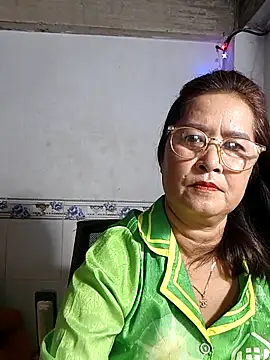 Snapshot of phnz chatting on October 25, 8:33 am phnz online show from October 25, 8:33 am