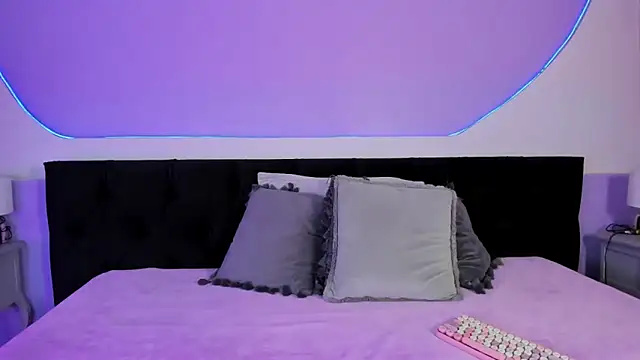 Julieta Cortes   online show from November 14, 12:27 pm