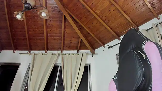 Snapshot of IsaFontanna chatting on October 9, 1:54 am IsaFontanna online show from October 9, 1:54 am