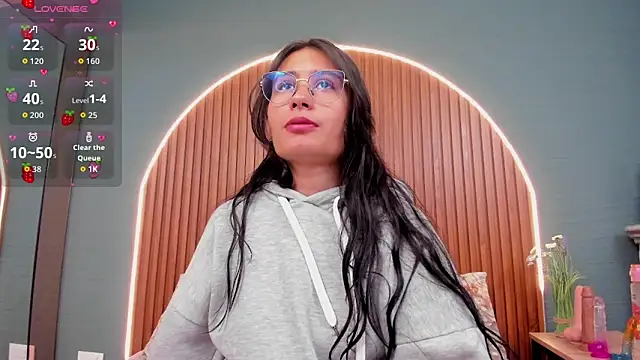 Snapshot of NayeCloud chatting on October 29, 3:33 am NayeCloud online show from October 29, 3:33 am