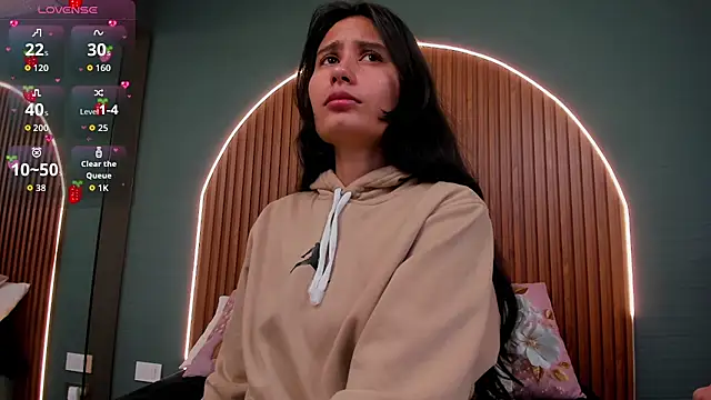 Snapshot of NayeCloud chatting on October 30, 4:04 am NayeCloud online show from October 30, 4:04 am