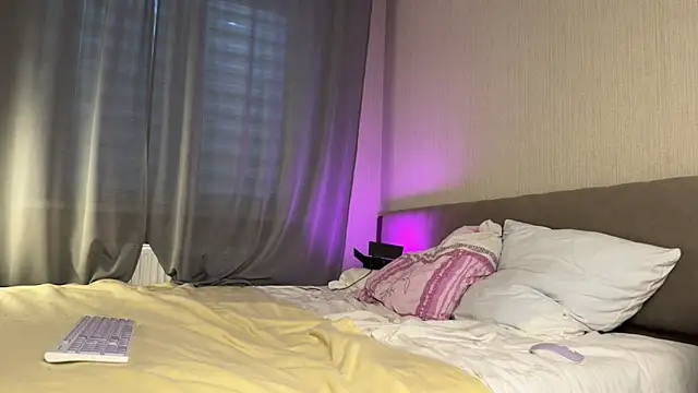 Snapshot of weshycouple chatting on October 6, 7:29 pm weshycouple online show from October 6, 7:29 pm