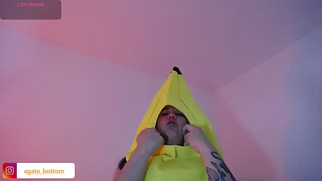 Snapshot of NewAgatha_Bolton chatting on October 31, 6:45 pm NewAgatha Bolton online show from October 31, 6:45 pm