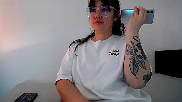 Snapshot of NewAgatha_Bolton chatting on October 14, 11:51 pm NewAgatha Bolton online show from October 14, 11:51 pm