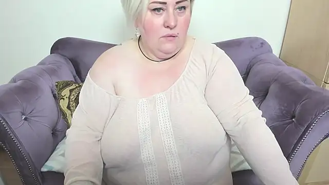 Snapshot of fashiona chatting on October 28, 12:27 am fashiona online show from October 28, 12:27 am