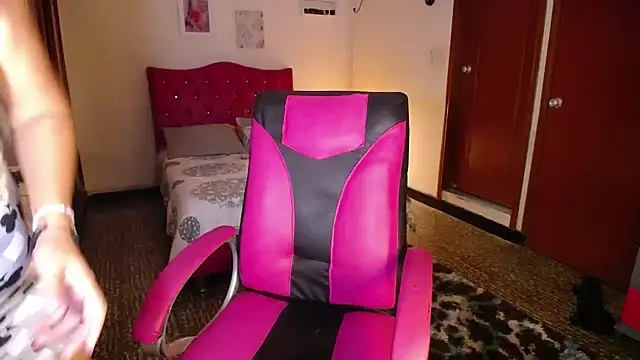 Snapshot of danielle_rose_1 chatting on September 23, 4:05 pm danielle rose 1 online show from September 23, 4:05 pm