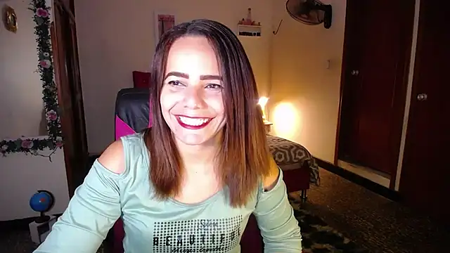 Snapshot of danielle_rose_1 chatting on September 30, 4:34 pm danielle rose 1 online show from September 30, 4:34 pm