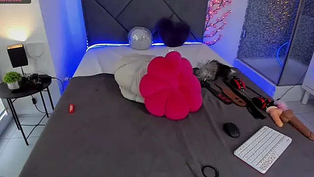 CassieEvans online show from October 13, 6:05 am