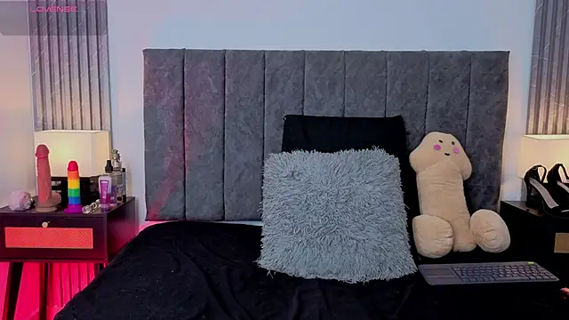 Snapshot of Ema_Stone65 chatting on October 27, 11:32 pm Ema Stone65 online show from October 27, 11:32 pm