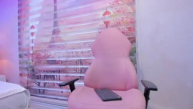 Isa little4u online show from September 19, 12:04 pm