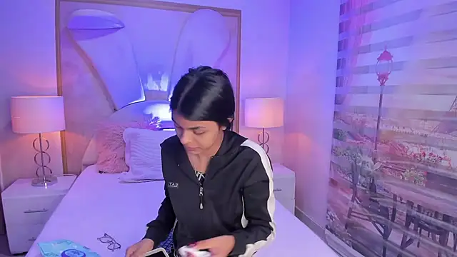 Isa little4u online show from October 30, 7:55 am