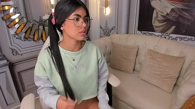 Isa little4u online show from October 22, 4:28 am