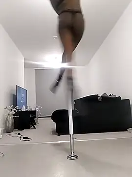 Snapshot of Cinderella_Jewels_ chatting on October 10, 8:25 pm Cinderella Jewels online show from October 10, 8:25 pm