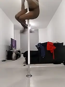 Snapshot of Cinderella_Jewels_ chatting on September 21, 6:39 pm Cinderella Jewels online show from September 21, 6:39 pm