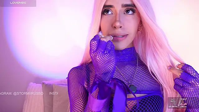 StormiRusso online show from April 11, 12:50 am