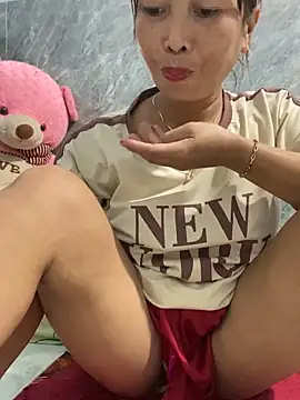 Snapshot of Linaannn chatting on October 27, 4:30 am Linaannn online show from October 27, 4:30 am