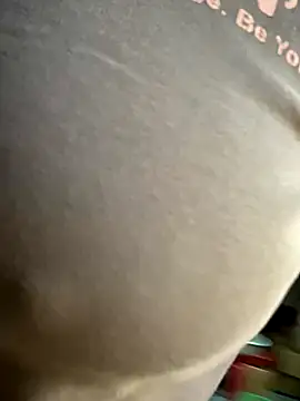 Snapshot of Linaannn chatting on October 2, 3:00 am Linaannn online show from October 2, 3:00 am