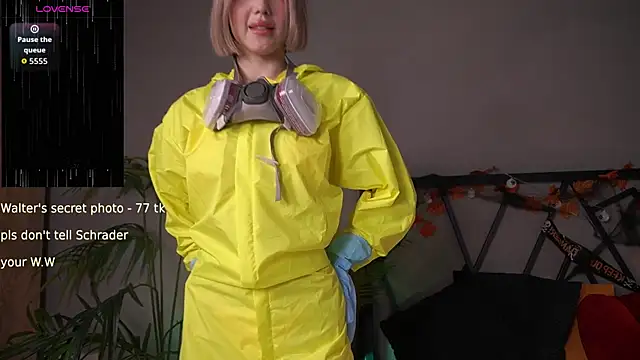 Snapshot of LindaThacker chatting on October 30, 4:48 am LindaThacker online show from October 30, 4:48 am