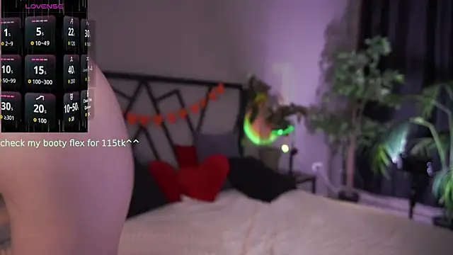 Snapshot of LindaThacker chatting on September 22, 4:55 am LindaThacker online show from September 22, 4:55 am