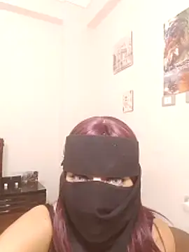 Nisreenn online show from October 31, 2:43 pm