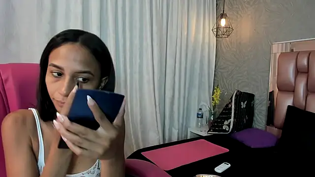 EMMA SWEETT1 online show from November 27, 6:33 pm