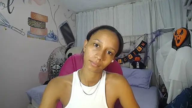 EMMA SWEETT1 online show from October 11, 6:21 pm