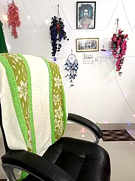 YOUR LOVELY-40 online show from April 13, 5:14 pm