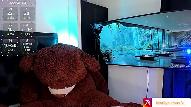 Snapshot of Maryonthemoon chatting on October 22, 6:40 am Maryonthemoon online show from October 22, 6:40 am